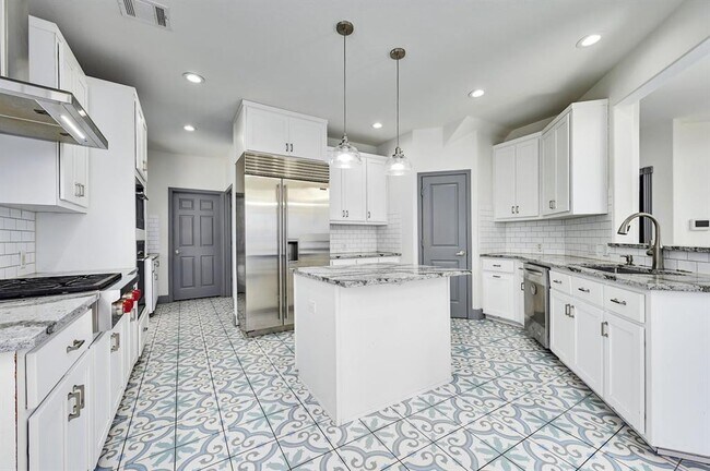 Building Photo - 10011 Brightling Ln