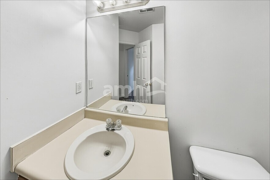 Building Photo - 4238 Zephyrhills Dr