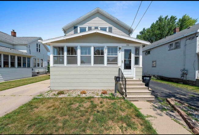 Building Photo - 532 W 5th Ave