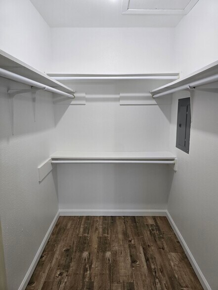 Building Photo - 10555 Turtlewood Ct