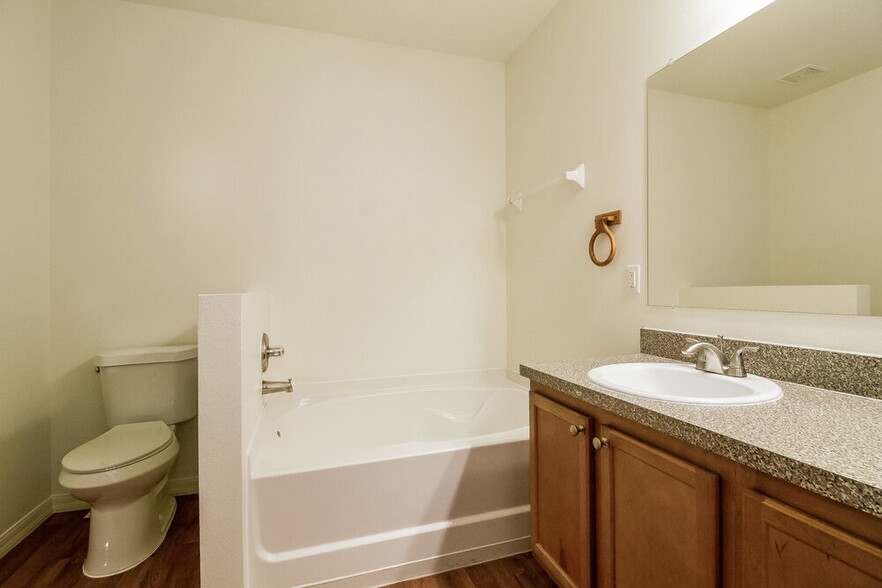 Building Photo - 3046 Dasha Palm Dr