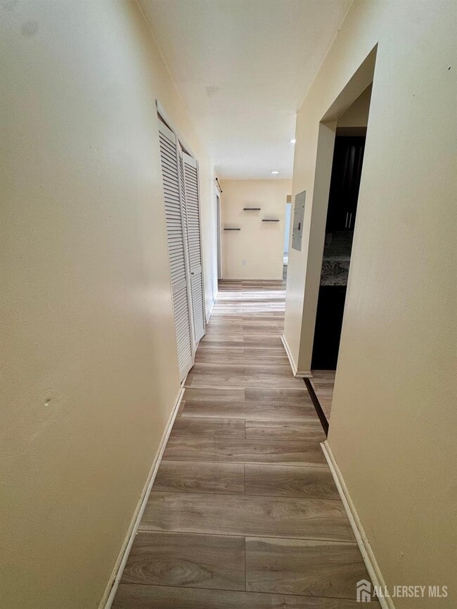 Building Photo - 1202 Green Hollow Dr
