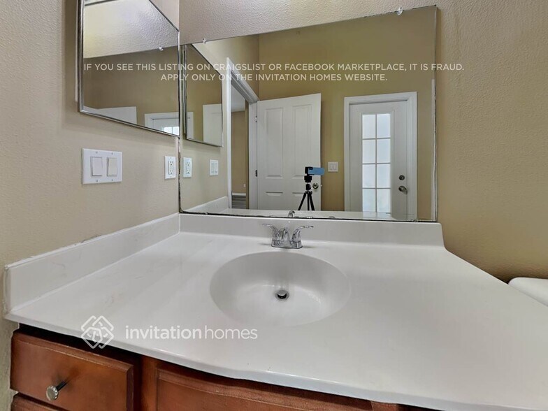 Building Photo - 2040 Wexford Green Dr