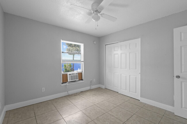 Building Photo - 3721 Henry Ave