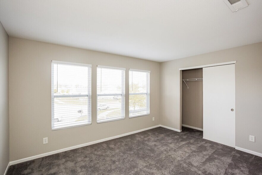 Building Photo - 2035 Brookside Ct