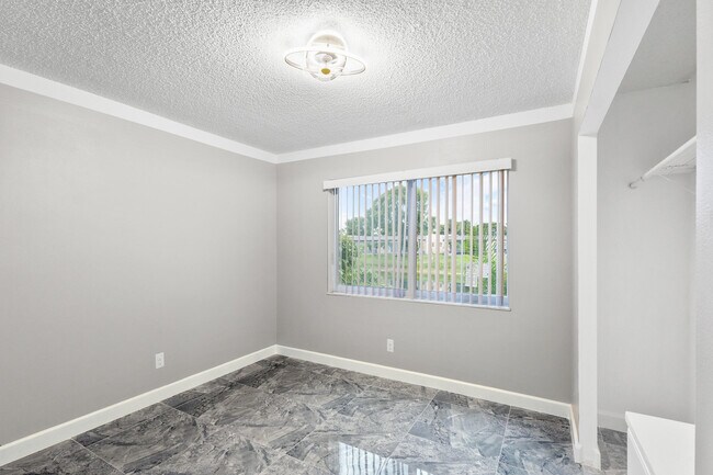 Building Photo - 146 Lake Evelyn Dr