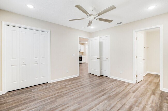 Building Photo - JESUP HOME FOR RENT!!