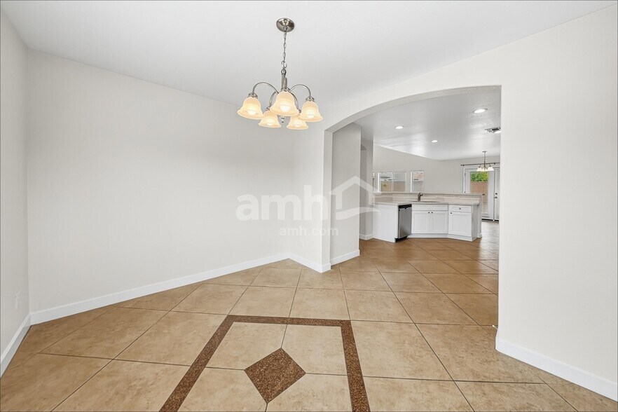 Building Photo - 16134 W Hope Dr