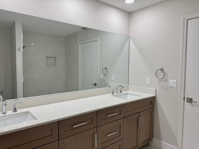 Building Photo - 21440 Millbrook Ct