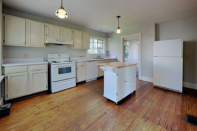 Building Photo - 2802 Eastland Ave