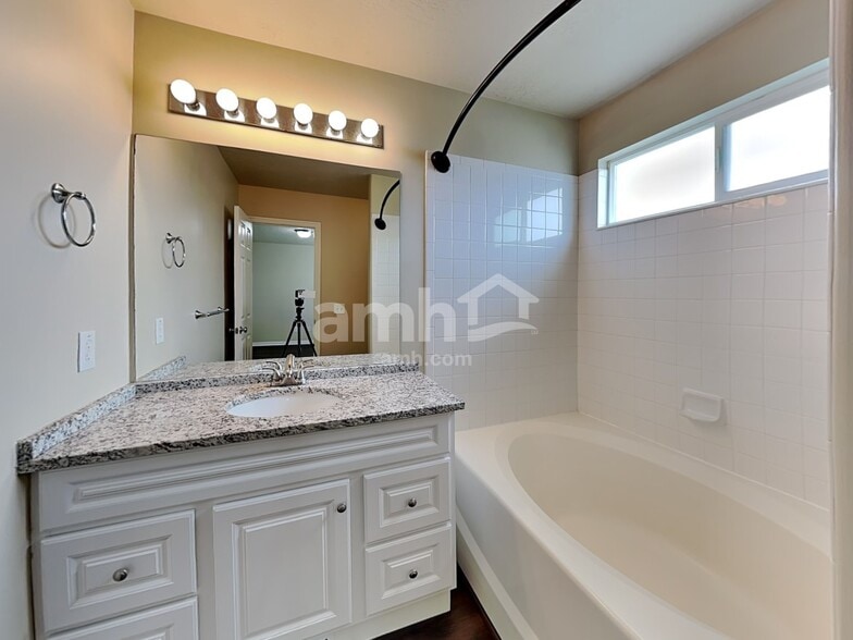 Building Photo - 163 Crystal Bay Dr
