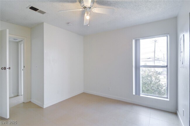 Building Photo - 2981 Country Manor Ln