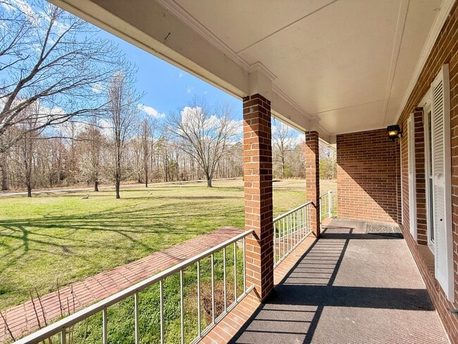 Building Photo - Charming 3 Bedroom Home for Rent!