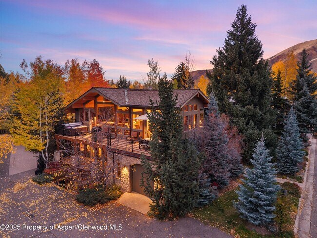 Building Photo - 315 S 1st St