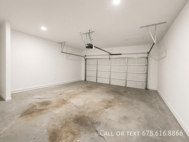 Building Photo - 213 Logan Crest Ct