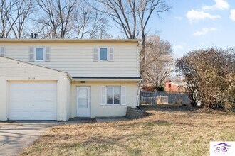 Building Photo - 3012/3014 Menke Cir