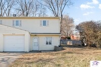 Building Photo - 3012/3014 Menke Cir