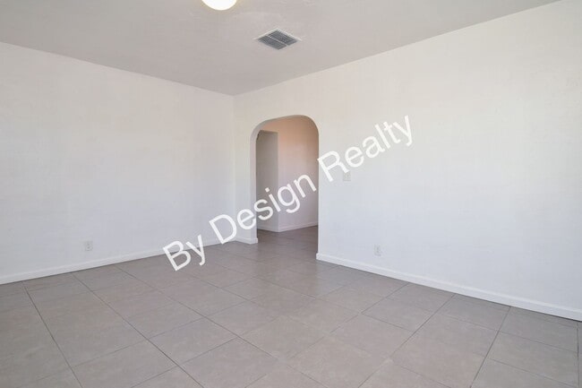 Building Photo - Modern Duplex with Huge Fenced Yard Near Downtown Tucson