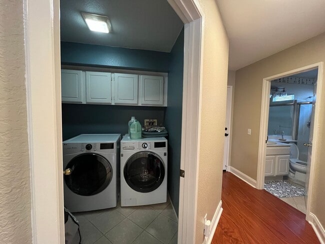 Building Photo - 40336 Cambridge St