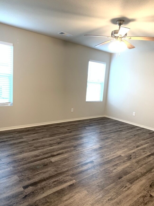 Building Photo - Newer 3bed/2bath home in VALLEY VIEW SCHOOL district.