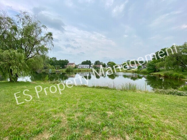 Building Photo - Wonderful 3 Bedroom 2 Bathroom Ranch Style...
