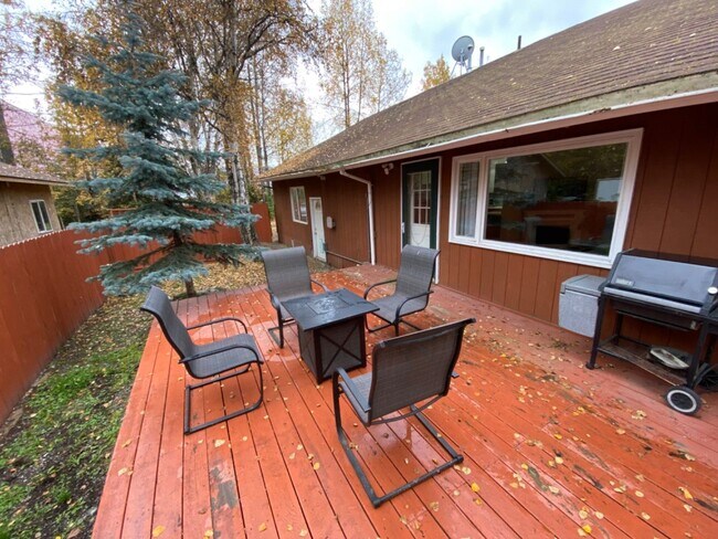 Building Photo - 76th Ave Duplex
