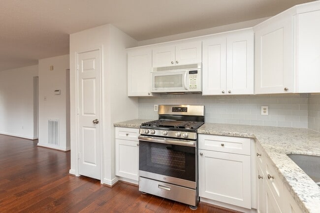 Building Photo - 3223 Golden Willow Dr