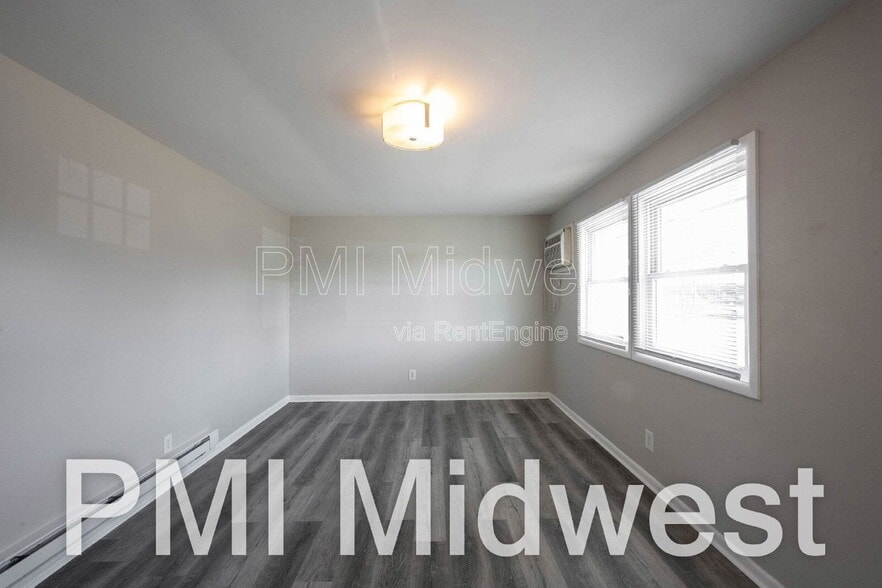 Building Photo - 140 Maple Park Dr