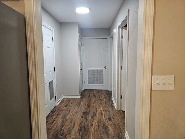 Building Photo - Beautiful 3 Bed 2 Bath Home on 2.5 Acres f...