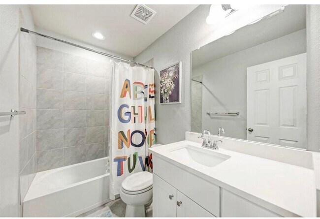 Building Photo - 5817 Daly Dr