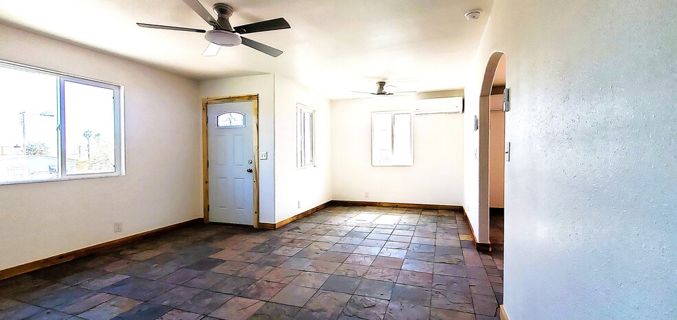 Living room/Dining room - 621 W Solana Ave