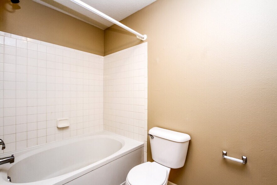 Building Photo - 2155 Summer Breeze Way