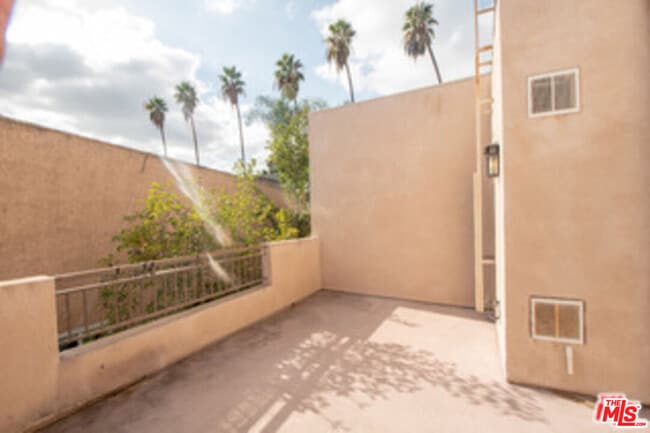 Building Photo - 4428 Fulton Ave