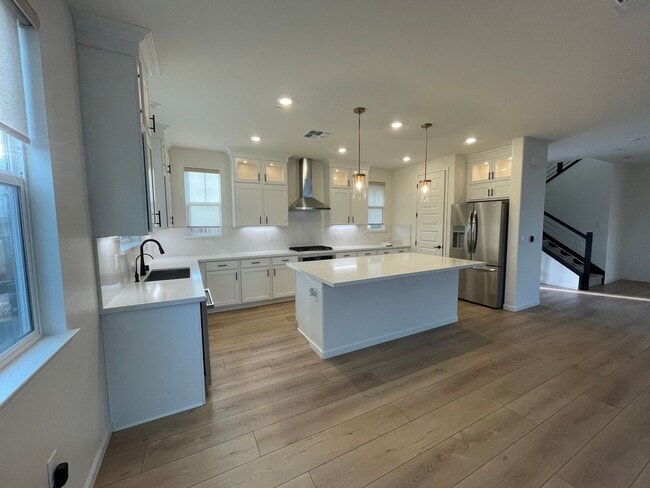 Building Photo - Beautiful new home with open floor plan av...