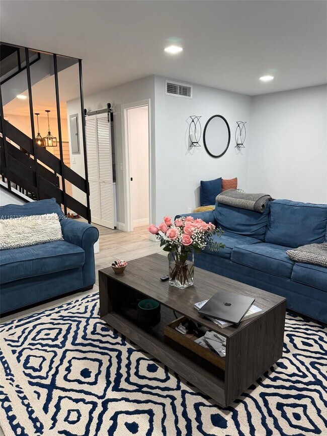 Building Photo - Southwest 102nd Place, Miami, FL 33173 - 3 BR 2.5 BA townhouse