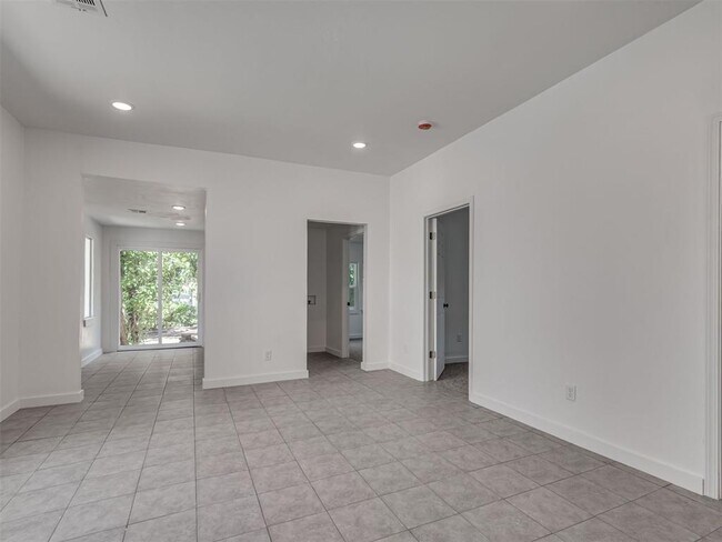 Building Photo - 1814 N Jordan Ave