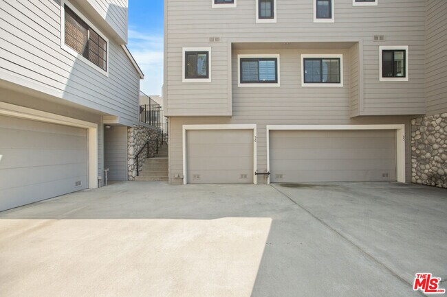 Building Photo - 249 Alpine St