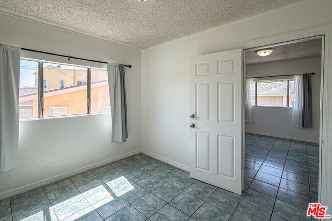 Building Photo - 3331 1/2 City Terrace Dr