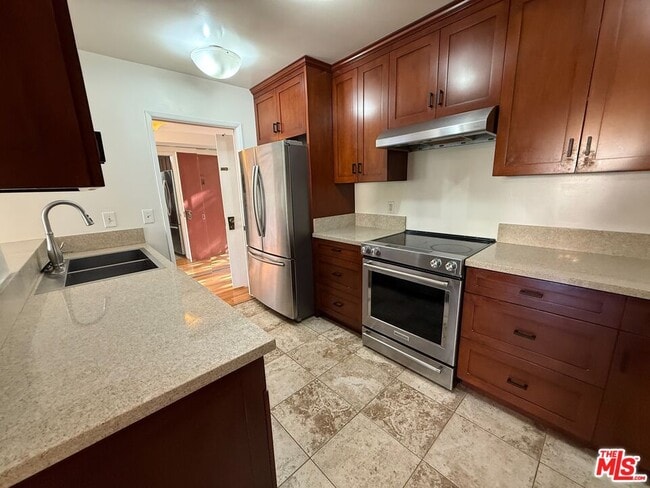 Building Photo - 5600 Kensington Wy