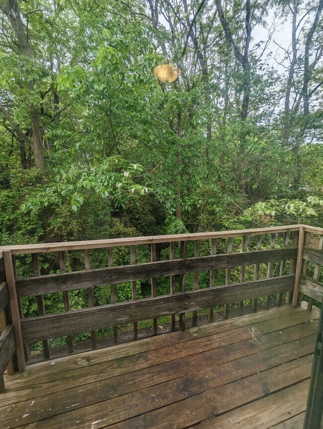 Building Photo - Upstairs 2 Bedroom Apartment - Remodeled May 2023