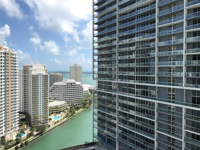 Building Photo - 475 Brickell Ave