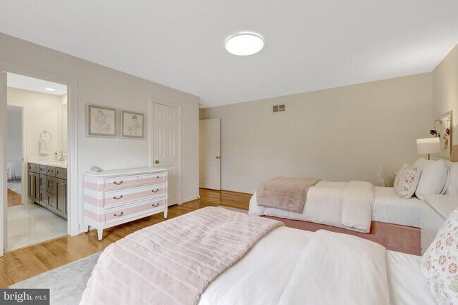 Building Photo - 6305 Dunaway Ct