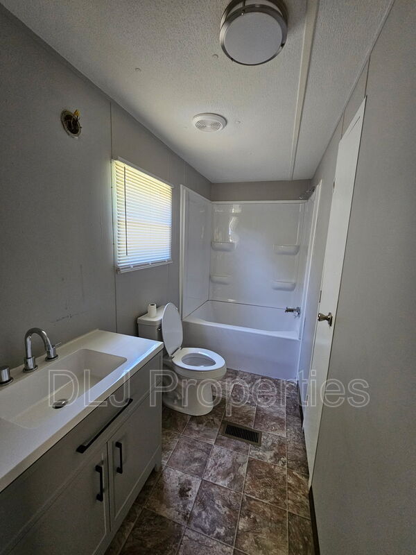 Building Photo - 1028 Catoosa Ln