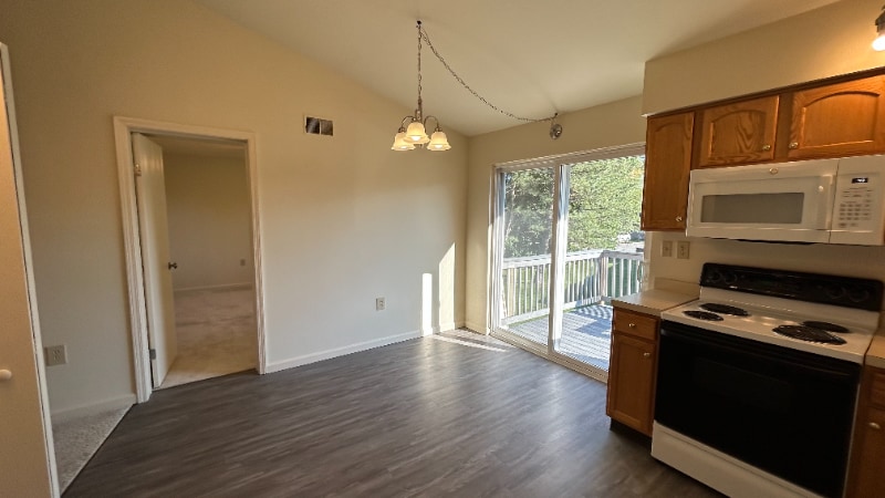 Building Photo - 807 Rainbow Dr