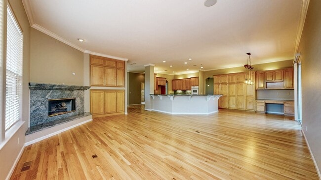 Building Photo - Gorgeous Home with private yards, large de...