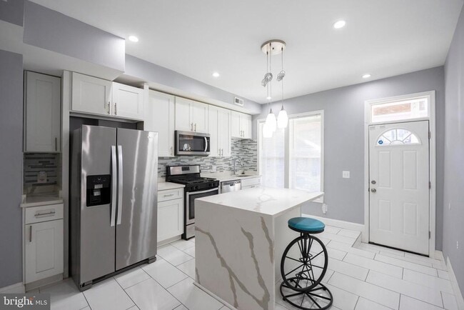 Building Photo - 10 N Ellwood Ave