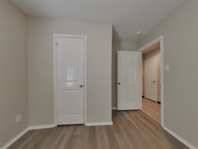 Building Photo - 8523 Aster Gln Wy