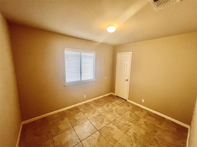 Building Photo - 2509 Elara Dr