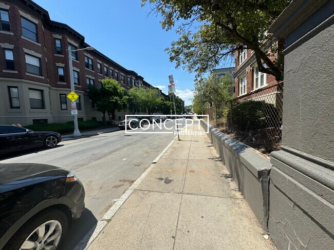 Building Photo - 15 Glenville Ave