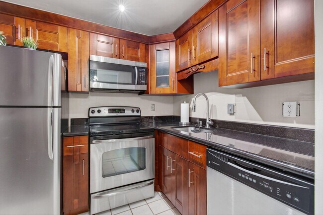 Building Photo - 170 Cypress Club Dr